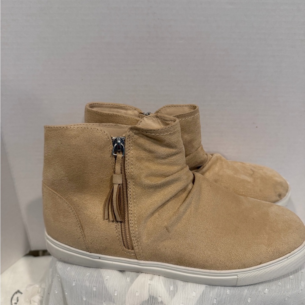 Joe Boxer Beige Ankle Boots - Picture 3 of 6